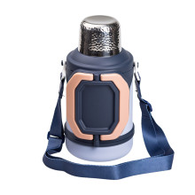 Термос Vacuum Cup 1.5 літра з ремінцем і складною ручкою темно-синій (LG-2394098871) Термос Vacuum Cup 1.5 літра з ремінцем і складною ручкою темно-синій (LG-2394098871)