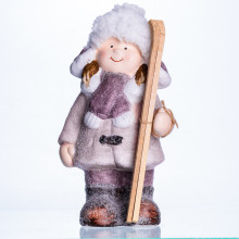 Новорічна фігурка Дівчинка з лижами з фарфору 12×8×23 (см) новорічний декор для дому, квартири, офісу CR-5-1 (LG-CR-5-1)