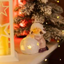 Новорічна фігурка з підсвіткою Дівчинка зі сніговою кулею з фарфори 11×7×12 (см) новорічний декор для дому, квартири на подарунок CR-5-9 (LG-CR-5-9)