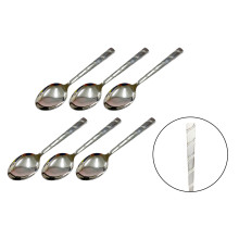 Набор серебристых столовых ложек с узором 