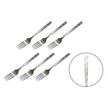 Набор серебристых столовых вилок с узором 